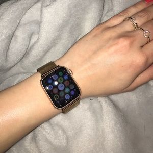 Apple Watch Series 4, 40mm. Rose gold & sport band